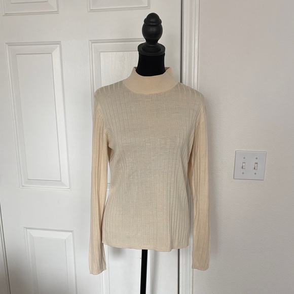 Liz Claiborne Sweaters - Liz Claiborne Silk Ivory Ribbed Turtleneck Sweater
